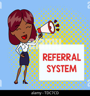Texte de l'écriture l'écriture du système d'aiguillage. L'envoi de photo conceptuelle propre patient à un autre médecin pour traitement jeune femme parlant dans Blowhorn V Banque D'Images