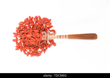 Wolfberry chinois sur fond blanc Banque D'Images