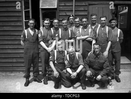 Royal Army Medical Corps (RAMC) recrues à Boyce Barracks, Church Crookham, Hants c1940. Caserne Boyce est devenu plus tard la reine Elizabeth Barracks en 1948 et a été vendu aux développeurs c2002. L'Administration du bataillon cabane était subequently transférés au Musée militaire d'Aldershot. Photo par Tony Henshaw Banque D'Images