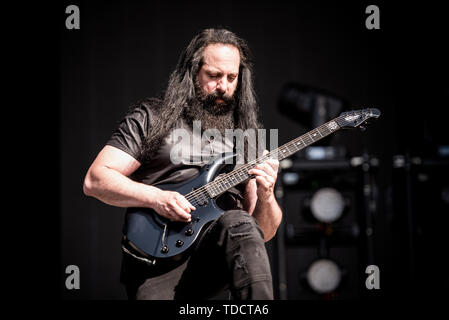 Florence, Italie. 13 Juin, 2019. John Petrucci, guitariste du groupe de rock américain Dream Teather, spectacle sur la scène du festival 2019 Roches Firenze à Florence, en Italie, l'ouverture à l'outil et Smashing Pumpkins Crédit : Alessandro Bosio/Pacific Press/Alamy Live News Banque D'Images