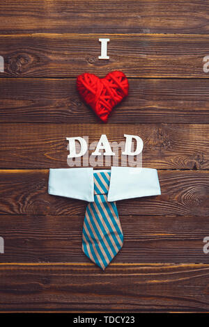 L'inscription je t'aime, papa en lettres blanches. Banque D'Images