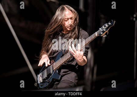 Florence, Italie. 13 Juin, 2019. John Myung, le bassiste du groupe de rock américain Dream Teather, spectacle sur la scène du festival 2019 Roches Firenze à Florence, en Italie, l'ouverture à l'outil et Smashing Pumpkins Crédit : Alessandro Bosio/Pacific Press/Alamy Live News Banque D'Images