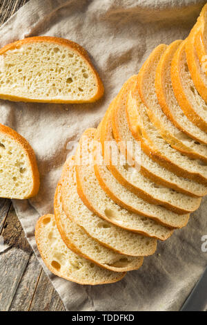 Des tranches de pain au levain prêt à manger Banque D'Images