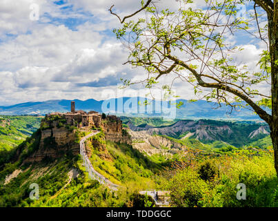 Vue panoramique de la ville pittoresque de Civita di Bagnoregio, ghost ville médiévale dans le Latium, Italie centrale Banque D'Images