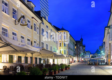 Bad Tölz : rue Marktstraße dans Oberbayern, Tölzer Land, Haute-Bavière, Bayern, Bavière, Allemagne Banque D'Images