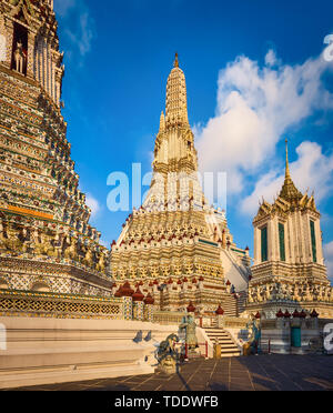 Belle vue de la guerre Arun un temple bouddhiste dans Bangkok Yai district de Bangkok, Thaïlande. Banque D'Images