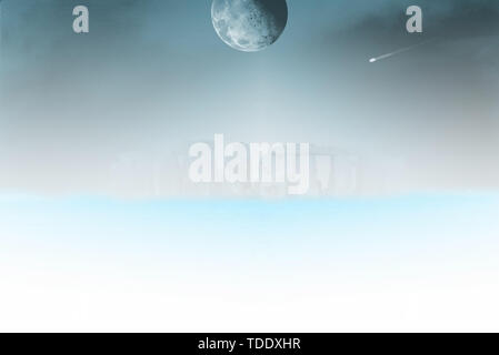Paysage surréaliste. Stonehenge dans le brouillard. Lune et la comète dans le ciel Banque D'Images