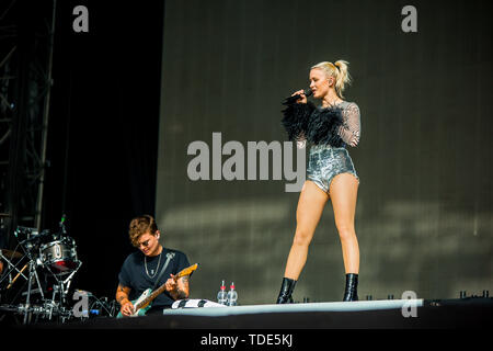 Florence, Italie. 14 Juin, 2019. Zara Maria Larsson (Solna, 16 décembre 1997) est une chanteuse suédoise, compositeur et danseur. Il est connu dans le monde entier en particulier pour ses succès des célibataires Lush Life, Découvrir et n'oubliez jamais que vous et pour avoir collaboré avec David Guetta sur la réalisation de ceci est pour vous, l'Europe de football 2016, l'hymne et Tinie cet en filles comme. Credit : Luigi Rizzo/Pacific Press/Alamy Live News Banque D'Images