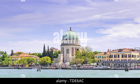 Venise Italie - 25 mai 2019 : l'église Santa Maria Elisabetta le long du front de mer de l'île Lido Banque D'Images