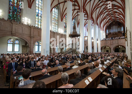 Leipzig, Allemagne. 14 Juin, 2019. Le Thomanerchor sous la direction de Thomaskantor Gotthold Schwarz ouvre le Festival Bach sur la galerie dans la Thomaskirche Leipzig. La devise du festival pour 2019 est 'Hof-Compositeur Bach'. Avant que le compositeur est devenu Thomaskantor, il est employé à la cour depuis de nombreuses années. La musique Johann Sebastian Bach a écrit il y a l'objectif de ce festival de l'année. Par 23 juin, près de 160 événements sont au programme. Credit : Hendrik Schmidt/dpa-Zentralbild/dpa/Alamy Live News Banque D'Images