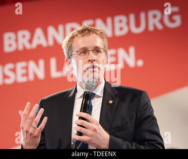 Berlin, Allemagne. 15 Juin, 2019. Daniel Günther (CDU), Premier Ministre du Schleswig-Holstein, parle comme un invité à l'Assemblée de l'état de Brandebourg. Aujourd'hui, la liste de l'état de l'élection pour le 7e parlement de Brandebourg est établie ici. Credit : Annette Riedl/dpa/Alamy Live News Banque D'Images