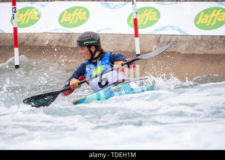 Londres, Royaume-Uni. 15 Juin, 2019. Londres, Royaume-Uni. Samedi 15 juin 2019. Mallory Franklin de Grande-Bretagne est en concurrence pour la finale femmes K1 au cours du deuxième jour de la 2019 Coupe du monde de slalom en canoë à Valley White Water Centre, Crédit : Jason Richardson/Alamy Live News Banque D'Images