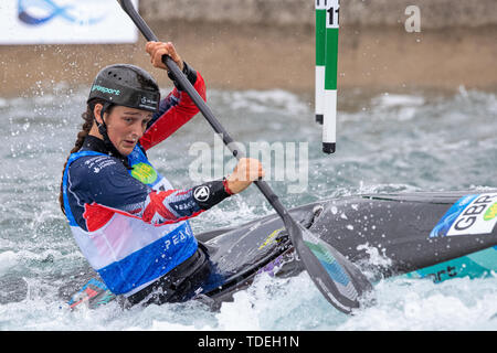 Londres, Royaume-Uni. 15 Juin, 2019. Londres, Royaume-Uni. Samedi 15 juin 2019. Mallory Franklin de Grande-Bretagne est en concurrence pour la finale femmes K1 au cours du deuxième jour de la 2019 Coupe du monde de slalom en canoë à Valley White Water Centre, Crédit : Jason Richardson/Alamy Live News Banque D'Images