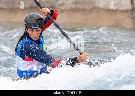 Londres, Royaume-Uni. 15 Juin, 2019. Londres, Royaume-Uni. Samedi 15 juin 2019. Mallory Franklin de Grande-Bretagne est en concurrence pour la finale femmes K1 au cours du deuxième jour de la 2019 Coupe du monde de slalom en canoë à Valley White Water Centre, Crédit : Jason Richardson/Alamy Live News Banque D'Images