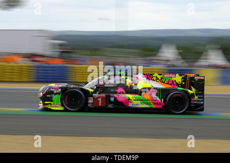 Le Mans, Sarthe, France. 15 Juin, 2019. Rebellion Racing Rebellion R13 Gibson rider Bruno Senna (BRA) en action au cours de la 87e édition des 24 Heures du Mans la dernière ronde de la FIA World Endurance Championship au circuit de la Sarthe au Mans - France Crédit : Pierre Stevenin/ZUMA/Alamy Fil Live News Banque D'Images