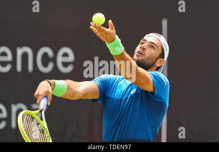 Stuttgart, Allemagne. 15 Juin, 2019. Jan-Lennard STRUFF (GER) perdu dans le match contre Matteo BERRETTINI (ITA) (Photo) à la demi-finale ATP Tennis Mercedes Cup sur l'herbe à Stuttgart, le 15 juin 2019. Crédit : Peter Schatz/Alamy Live News Banque D'Images