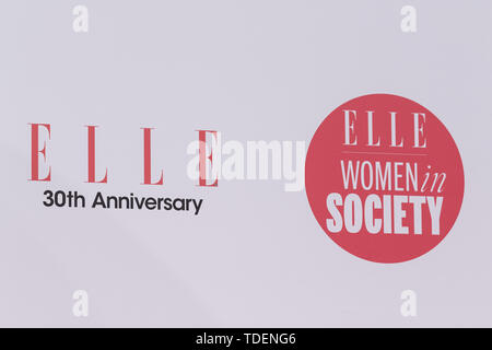 Tokyo, Japon. 15 Juin, 2019. Les logos sont vus au cours de la femme dans la société 2019 ELLE à Shibuya Hikarie. L'événement annuel de travail se concentre sur le rôle des femmes dans la société japonaise à travers différents séminaires où célébrités, femmes d'affaires et les dirigeants sont invités à prendre la parole. Credit : Rodrigo Reyes Marin/ZUMA/Alamy Fil Live News Banque D'Images