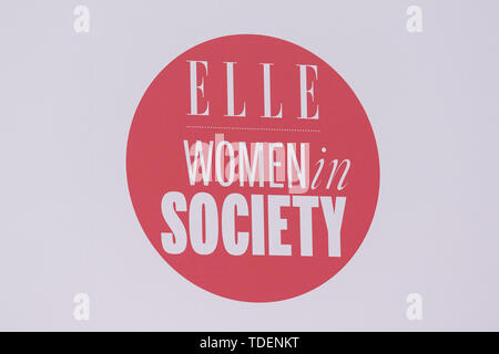 Tokyo, Japon. 15 Juin, 2019. Un logo est visible pendant l'ELLE LA FEMME DANS LA SOCIÉTÉ 2019 à Shibuya Hikarie. L'événement annuel de travail se concentre sur le rôle des femmes dans la société japonaise à travers différents séminaires où célébrités, femmes d'affaires et les dirigeants sont invités à prendre la parole. Credit : Rodrigo Reyes Marin/ZUMA/Alamy Fil Live News Banque D'Images