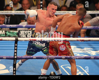 Premier Direct Arena, Leeds, West Yorkshire, Royaume-Uni. 15 Juin, 2019. Josh Warrington (Leeds) conserve le titre mondial après avoir battu Kid Galahad (Sheffield) au cours de la Fédération Internationale de Boxe (IBF) World Featherweight Titre. Crédit : Stephen Gaunt/Alamy Live News Banque D'Images