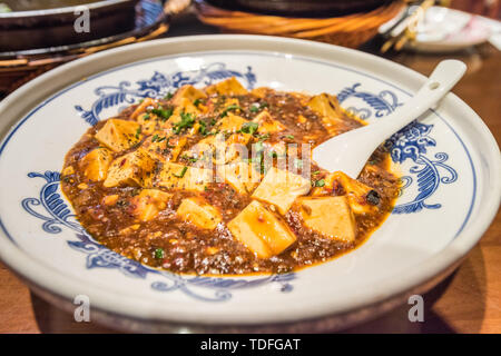 Un bac de Mapo tofu close-up Banque D'Images