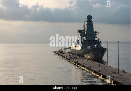 Royal Navy Destroyer HMS Duncan accosté à Corfou Banque D'Images