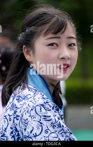 De beaux portraits sur la beauté et le maquillage arena de Shizong la formation professionnelle et technique l'école dans la province de Yunnan Banque D'Images