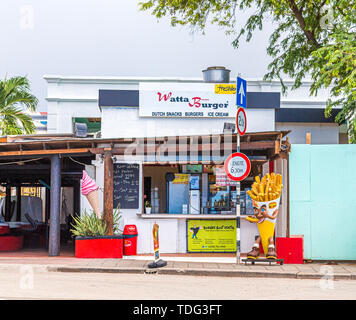 KRALENDIJK, BONAIRE- Novembre 17, 2016 : en cours au sud de la ceinture des ouragans et en raison de la brise constante, les températures et le peu de pluie, Bonaire est Banque D'Images