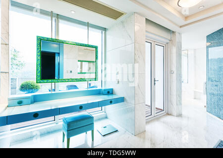 Salle de bain décorée de la Chine dans le Dragon Hotel. Banque D'Images