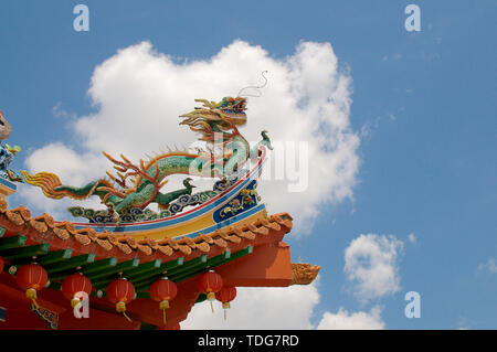 Close up photo de la belle décoration dragon du toit ar Thean Hou temple à Kuala Lumpur, Malaisie Banque D'Images