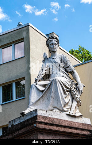 Der Friede skulptur, La sculpture de la paix (1879) par le sculpteur Albert Wolff sur Mehringsplatz, Kreuzberg, Berlin Banque D'Images