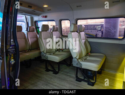 Shanghai, Chine - Jun 3, 2019. L'intérieur de la haute classe van attendent des passagers à l'aéroport de Pudong de Shanghai (PVG). Banque D'Images