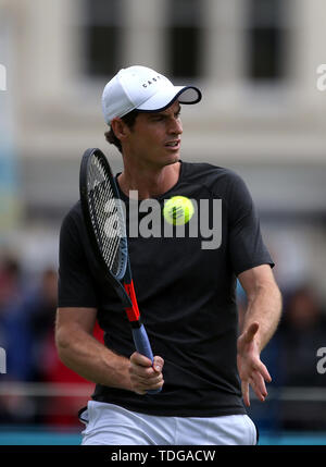 Andy Murray lors d'une session pratique au cours d'une journée d'avance sur l'aperçu Fever-Tree championnat au Queen's Club de Londres. Banque D'Images