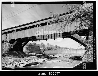 À la travée nord ouest - Taftsville, pont enjambant la rivière Ottaquechee Taftsville, Bridge Road, Taftsville, Windsor Comté, VT ; Emmons, Solomon, III ; Taft, Stephen ; Woodstock Electric Company ; Miller ; Construction ; Central Vermont Public Service Federal Highway Administration, répondant ; Marston, Christopher, gestionnaire de projet Banque D'Images