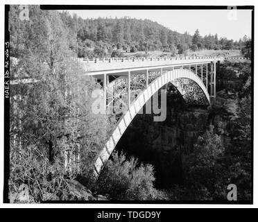 WEB NORD DE PONT. Vue de sud. - Cedar Canyon Bridge, enjambant de Cedar Canyon à l'autoroute 60, Show Low, AZ, Navajo Comté Banque D'Images