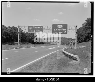 Enseignes de sortie en direction NORD, COMTÉ DE COLUMBIA MILE MARKER 129,3, VOIR NE. - État taconique Parkway, Poughkeepsie, Dutchess County, NY Banque D'Images
