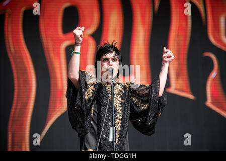 Firenze, Italie. 15 Juin, 2019. Luc Spiller, chanteur du groupe anglais le framework Struts, spectacle sur la scène du festival 2019 Roches Firenze à Florence, en Italie, l'ouverture à Eddie Vedder Crédit : Alessandro Bosio/Pacific Press/Alamy Live News Banque D'Images