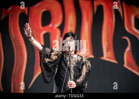 Firenze, Italie. 15 Juin, 2019. Luc Spiller, chanteur du groupe anglais le framework Struts, spectacle sur la scène du festival 2019 Roches Firenze à Florence, en Italie, l'ouverture à Eddie Vedder Crédit : Alessandro Bosio/Pacific Press/Alamy Live News Banque D'Images