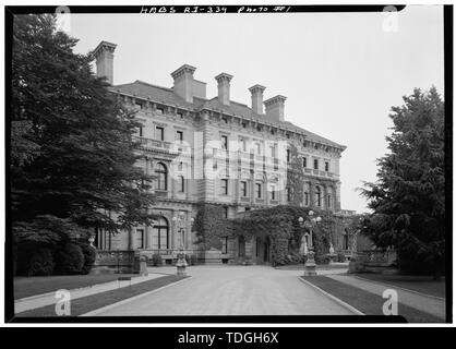 Nord-ouest de l'AVANT DEPUIS LE NORD - les disjoncteurs, Point d'Ocre Avenue, Newport, Newport County, RI ; Cornelius Vanderbilt, ; Hunt, Richard Morris ; Peabody et Sterns ; Allard et Fils, Amer, Karl ; Ogden Codman, Banque D'Images