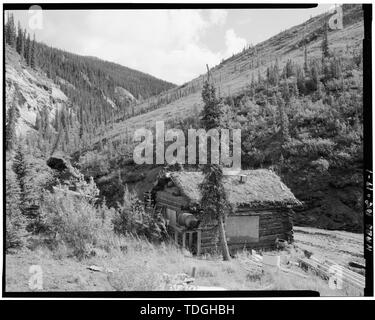 Nord-ouest de l'ARRIÈRE, CÔTÉ SUD-OUEST, avec ruisseau en aval - Vincent cabine Knorr, Fairbanks, AK, zone de recensement de Yukon-Koyukuk Banque D'Images