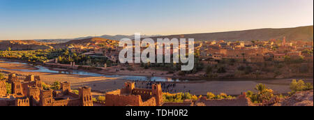 Coucher du soleil panorama de Ait Benhaddou au Maroc Banque D'Images