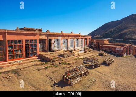 Les boutiques de souvenirs dans les montagnes de l'Atlas, Maroc Banque D'Images