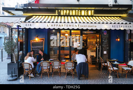 Appartement Saint-Martin est restaurant traditionnel français situé dans le Boulevard Bonne Nouvelle proche de la Porte Saint Denis à Paris, France. Banque D'Images