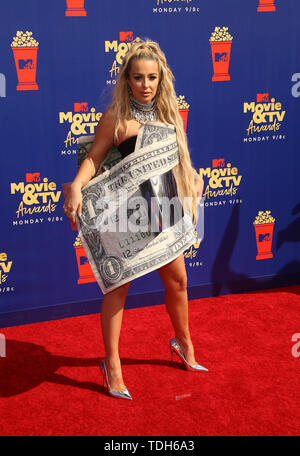 Santa Monica, USA. 15 Juin, 2019. Tana Mongeau assiste à la 2019 MTV Film et TV Prix à Barker Hangar sur 15 juin 2019 à Santa Monica, en Californie. Credit : MediaPunch Inc/Alamy Live News Banque D'Images