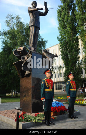 Tambov, Région de Tambov, en Russie. 16 Juin, 2019. Modèle militaire garde d'Honneur (orchestre) de Moscou au Monument au général de corps d'Valery Khalilov à Tambov Crédit : Demian Stringer/ZUMA/Alamy Fil Live News Banque D'Images