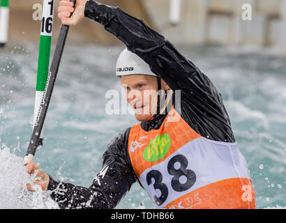 Londres, Royaume-Uni. 16 juin 2019. Centre d'eaux vives de Lee Valley, Londres, Angleterre ; Coupe du monde de slalom en canoë ; Série Finn Butcher (NZL) qui se font concurrence sur les Mens K1 Kayak Crédit : demi-finale Plus Sport Action Images/Alamy Live News Banque D'Images