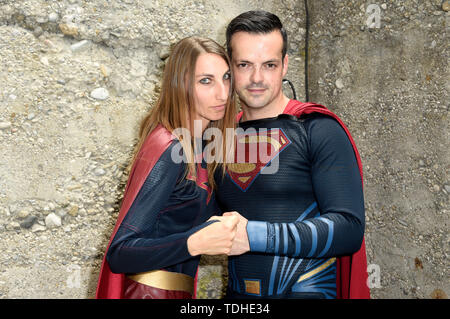 Supergirl et Superman Cosplayeuse à la 3e allemand Comic Con Munchen dans le zénith. Munich, 15.06.2019 | Le monde d'utilisation Banque D'Images