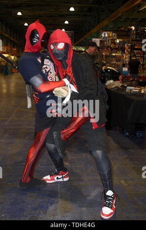 Deadpool et Venon Cosplayeuse à la 3e allemand Comic Con Munchen dans le zénith. Munich, 15.06.2019 | Le monde d'utilisation Banque D'Images