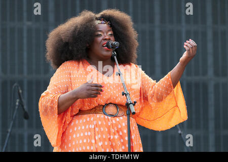 Oslo, Norvège - Juin 15th, 2019. La chanteuse et parolière Yola effectue un concert live au cours de la fête de la musique norvégienne Piknik i Parken 2019 à Oslo. (Photo crédit : Gonzales Photo - Stian S. Møller). Banque D'Images