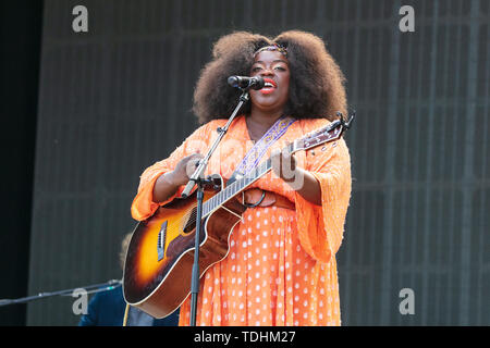 Oslo, Norvège - Juin 15th, 2019. La chanteuse et parolière Yola effectue un concert live au cours de la fête de la musique norvégienne Piknik i Parken 2019 à Oslo. (Photo crédit : Gonzales Photo - Stian S. Møller). Banque D'Images