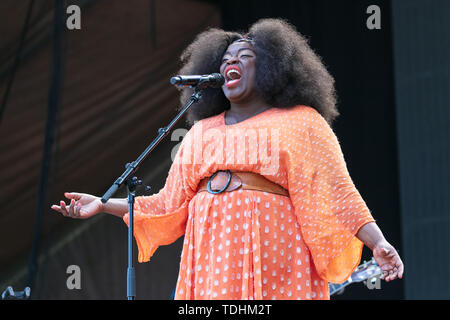 Oslo, Norvège - Juin 15th, 2019. La chanteuse et parolière Yola effectue un concert live au cours de la fête de la musique norvégienne Piknik i Parken 2019 à Oslo. (Photo crédit : Gonzales Photo - Stian S. Møller). Banque D'Images